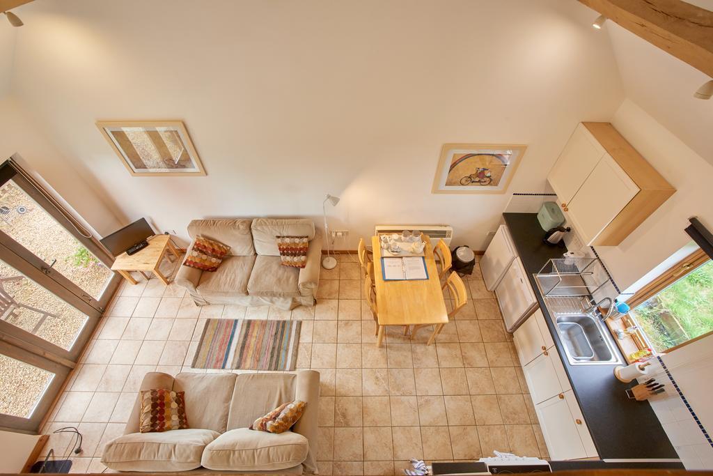 Barn Cottages At לאקוק מראה חיצוני תמונה